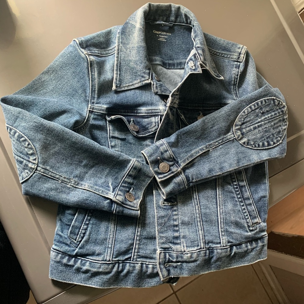Lightly worn child’s Gap denim jacket.